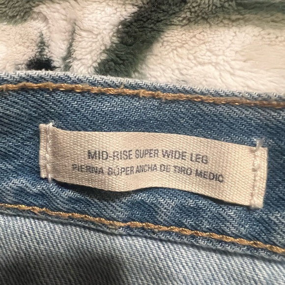 NWT Universal Thread Women’s Mid-Rise Super Wide Leg Light Wash Jeans Size 2 - Picture 6 of 7